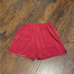 Lululemon men’s royal ruby lined surge 6” shorts size M